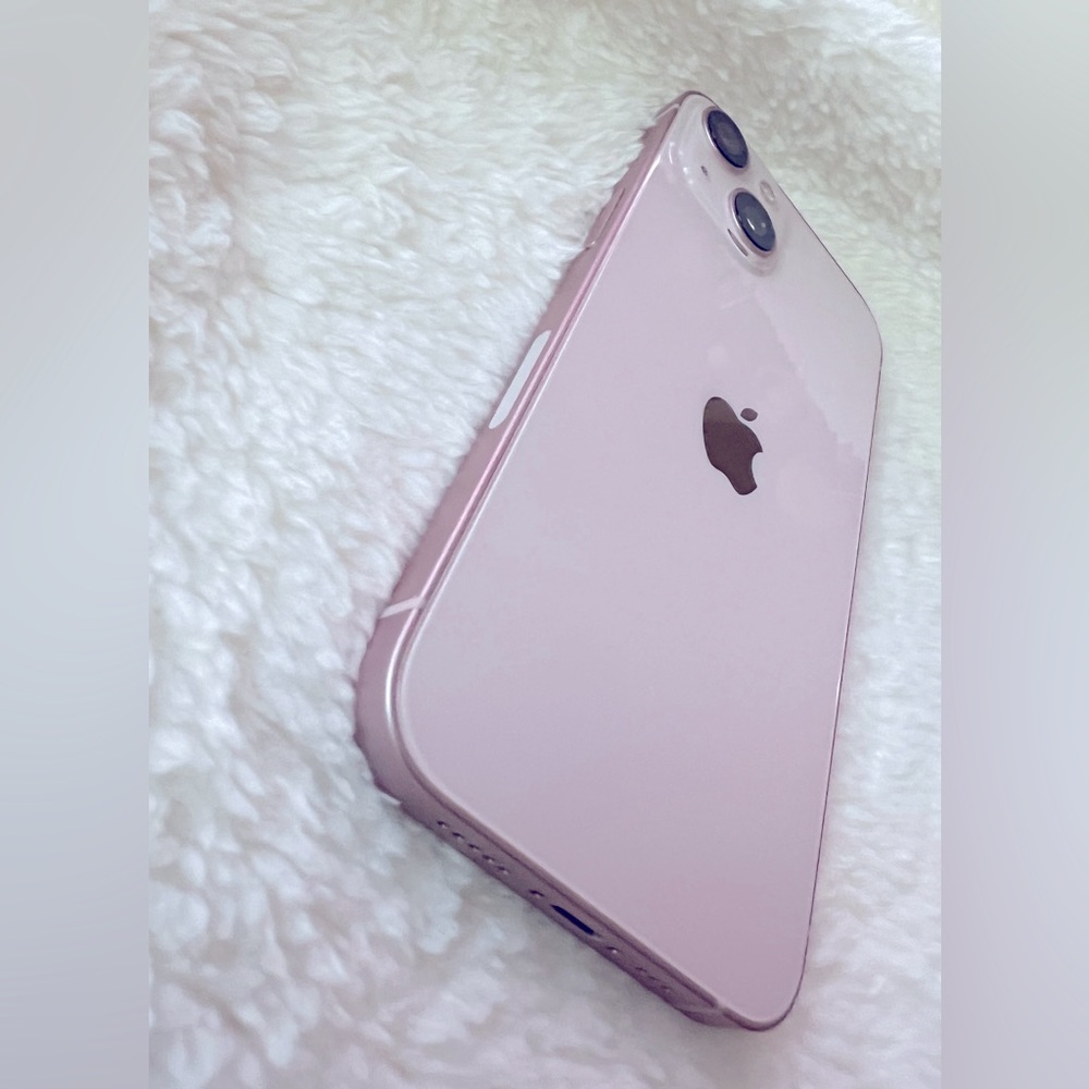 **SOLD** Unlocked- Rose Gold iPhone 13 - 256GB
